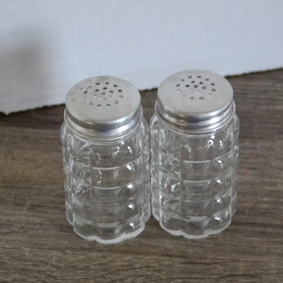 Vtg Anchor  Hocking S&P Shakers - Picture 1 of 7